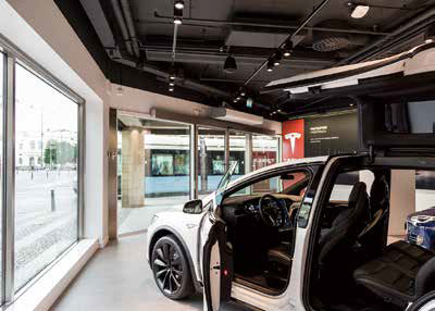 設置事例：スウェーデン Teslaショールーム
